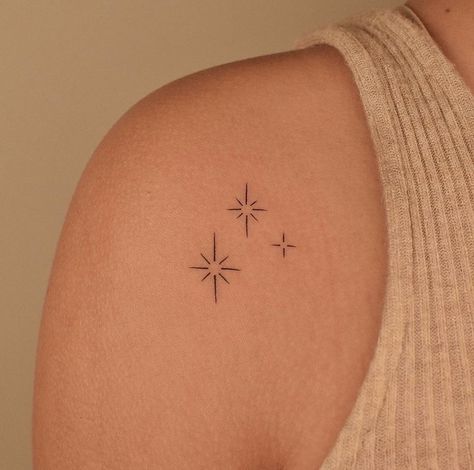 Christians Tattoo Ideas, Three Symbol Tattoo, Minimalistic Star Tattoo, Small Tattoo Family, Tattoo Stars For Women, Small Tattoos Family, Mini Stars Tattoo, Stars Tatoos, Asthetic Tattoos Woman