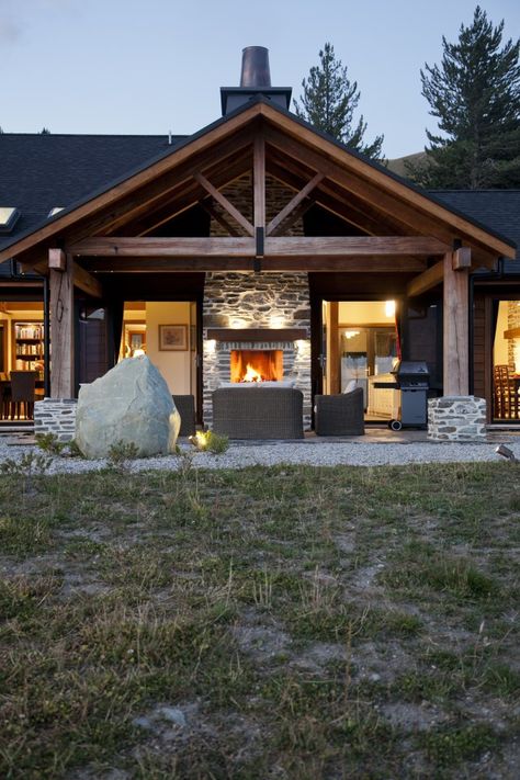 View of entrance with wooden beams ... - Gallery - 25 | Trends Log Cabin Lighting, Mountain Hideaway, Cottage Plans, House Concept, Provincial Home, White String Lights, Houses Ideas, Cabin Lighting, Casas Coloniales