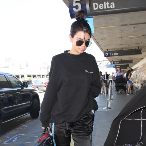 Celebrity Sweatpants Outfit, Celebrities Sweatpants Outfit, Grey Champion Sweatpants Outfit, Kendall Jenner Sweatpants, Champion Sweatpants Women, Champion Sweats, Champion Sweatpants, Sweatpants Outfit, Champion Hoodie