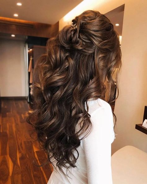 Volumous Bridal Hair, Bridal Half Up Half Down Hair Brunette, Bride Hairstyles For Long Hair Brunette, Hair Down Curly Hairstyles, Bachelorette Sweets, Loose Updos For Medium Hair, Half Up Half Down Hair Front View, Hairstyles With Pins, Wedding Hair Loose Curls