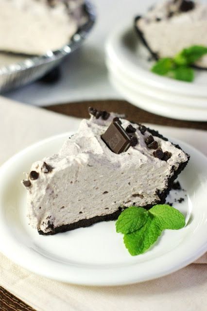 Easy Chocolate Fluff Andes Mint Pie Recipe, Mint Chocolate Chip Pie, Andes Mint Recipes, Mint Pie, Homemade Pie Recipes, Andes Mints, Chocolate Chip Pie, Baking Recipes Pie, Andes Mint