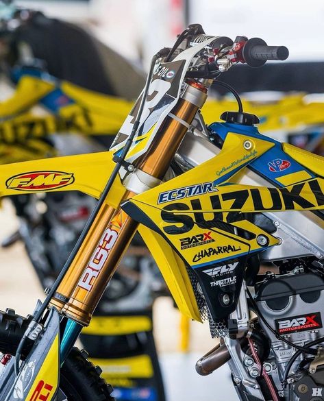 Mx Gear, Suzuki Dirt Bikes, Motocross Racer, Motorbike Art, Motocross Love, Mx Bikes, Motorcross Bike, Bike Kit, Bike Photo