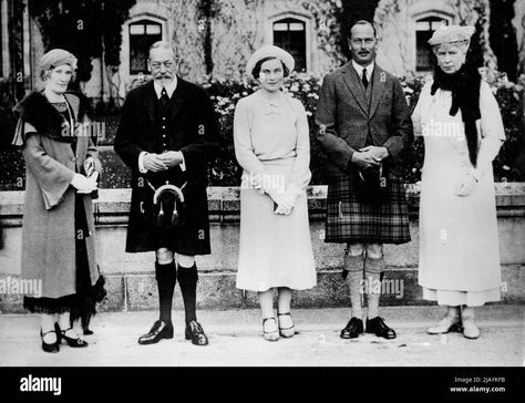 Heavy Is The Crown, Balmoral Castle, Prins William, The Satellite, Royal Party, Princess Alice, Prince Henry, Isabel Ii, British Monarchy