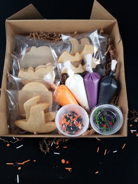 Halloween Cookie Pop Up Shop, Halloween Cookie Box Sets, Halloween Diy Cookie Kits, Diy Halloween Cookie Kits, Halloween Cookie Presale, Halloween Cookie Packaging, Halloween Dessert Box Ideas, Halloween Cookie Box Ideas, Halloween Cookie Decorating Kit