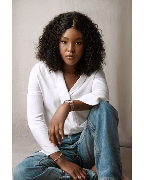 Jeans And White Top, English Outfit, Casual Photoshoot, Birthday Poses, White Shirts Women, Yellow Top, Family Photoshoot, White Top, White Tops