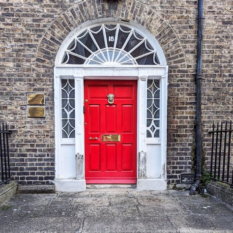 Gorgeous red Georgian door in Dublin Ireland. Dublin Doors, Dublin Skyline, Neighborhood Scavenger Hunt, Georgian Doors, Georgian Buildings, Italian Doors, Door Photography, Georgian Architecture, Some Beautiful Pictures