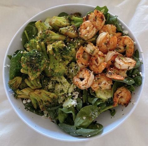 Salad Recipes Aesthetic, Salad Bowl Aesthetic, Shrimp Aesthetic, Clean Eating Aesthetic, Sommer Mad, Plats Healthy, Healthy Food Inspiration, Healthy Food Dishes, Healthy Food Motivation