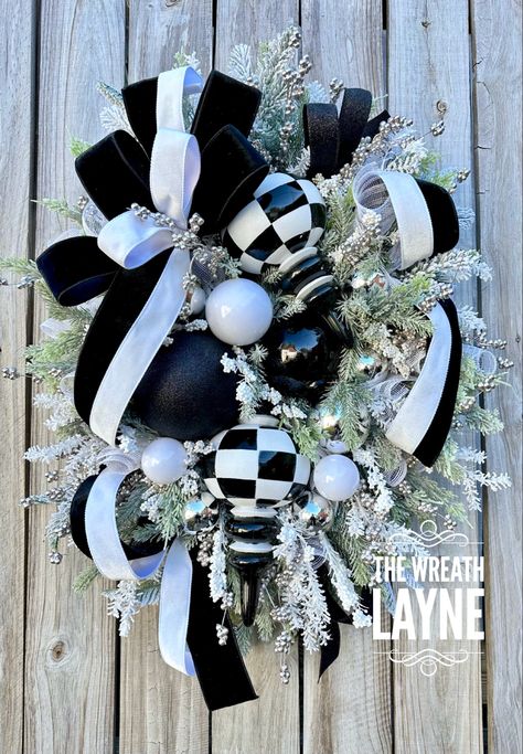 Black And White Wreath Christmas, Black And White Christmas Wreaths, Goth Christmas Wreath, Black And White Wreaths, Black And White Christmas Wreath, Christmas Wreath Black, Red And White Wreath, Modern Christmas Wreath, Black And White Wreath