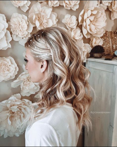 Vegas Wedding Hair Hairstyles, Prom Hairstyles With Pearls, Vegas Wedding Hair, Classy Wedding Hair, Glam Wedding Hair, Cute Hairstyle Ideas, Bridal Hair Half Up, Bridal Hair Down, Bridal Hair Inspiration