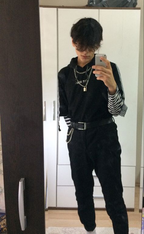 Eboy Outfit Ideas, E Boy Outfits Grunge, Grudge Aesthetics Outfits Male, Edgy Guy Outfits Aesthetic, Emo Aesthetic Outfit Boy, Dark Grunge Aesthetic Outfits Men, Edgy Boy Aesthetic, E Boy Outfits Aesthetic, Alt Style Men