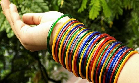 simple glass bangles in girls hands - Sari Info Bridal Chura, Colorful Bangles, Glass Bangles, Thread Bangles, Jasmine Flower, Bangles Making, Bangles Indian, Bridal Bangles, Bangles Jewelry Designs