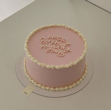 Cute And Simple Cakes, Circle Cake Designs Simple, Simple Cake Photo, Minimal Pink Cake, Bday Cakes Aesthetic Pink, Cute Small Cake Designs, Homemade Pink Cake, Pink Round Cake Birthday, Simple Pink And White Cake