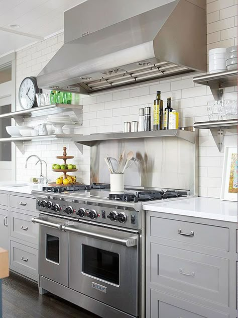 What you need to know about purchasing a kitchen range. Spanish Style Kitchen, Replacing Kitchen Countertops, Stainless Steel Hood, Banda Aceh, Kitchen Hoods, Kitchen Range, Industrial Kitchen, Farmhouse Style Kitchen, Modern Farmhouse Kitchens