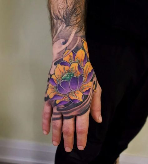 Best Asian Tattoo Artists in Toronto Unique Hand Tattoos, Japanese Tattoo Artist, Traditional Japanese Tattoo, Toronto Images, Butterfly Hand Tattoo, Inner Bicep Tattoo, Tato Henna, Skeleton Hand Tattoo, Traditional Japanese Tattoos