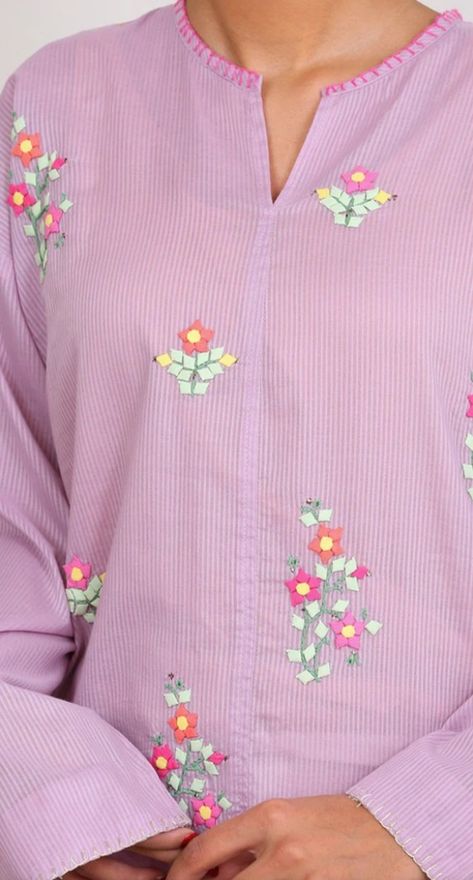 Applic Work Design Kurti, Aplic Work Design Kurti, Aplic Work Design Kurti Simple, Turkish Hijab Style, Flower Machine Embroidery Designs, Embroidery On Kurtis, Simple Kurti Designs, Pakistani Fancy Dresses, Casual Wear Dress