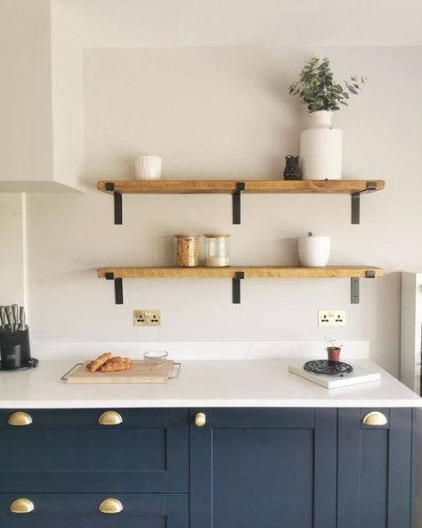 Floating Kitchen Shelves, Kitchen Table Oak, Home Drawing, Drawing Home, Rustic Shelf, Wooden Floating Shelves, Farmhouse Shelves, Home Painting, Solid Wood Shelves