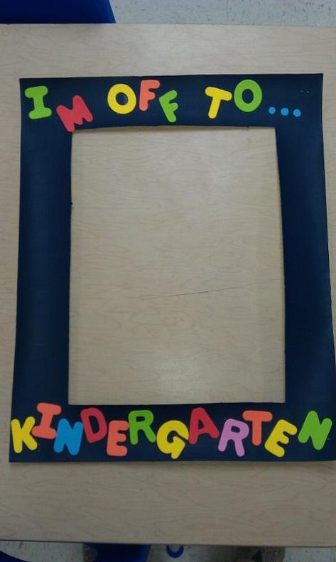 I made this for my Pre-K students to hold up for a picture and I'm going to give them to the parents as an end of the year keepsake! I used a poster board- cut out the frame, painted the frame and used foam letters for the words. cute for any grade level... just change the grade (obviously!) Kindergarten Registration, Vpk Graduation, Preschool Graduation Party, Kindergarten Party, Graduation Songs, End Of Year Party, Preschool Shirts, Pre K Graduation, Graduation Crafts