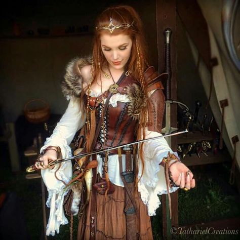 Beautiful, just beautiful Costume Viking, Medieval Fair, Ren Faire Costume, Mode Steampunk, Fair Outfits, Viking Costume, Viking Women, Fest Outfits, Viking Clothing