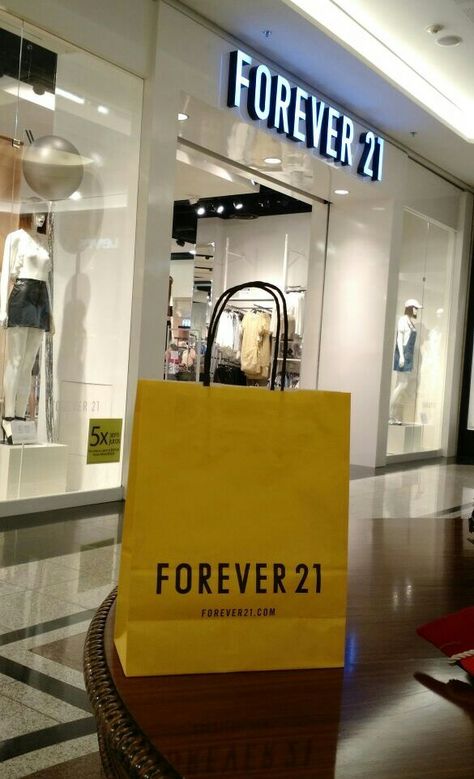 Forever 21, Shopping Bourbon -  São Paulo (Brazil) Forever 21 Shopping Bags, Zara Shopping Bag Snapchat Story, H&m Shopping Bag Snapchat, Shopping Bags Snap, Shopping Bags Snapchat Story, Forever 21 Aesthetic, Zudio Shopping Snap, Shopping Snapchat Story, Forever 21 Store