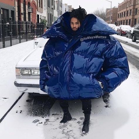 Meet the 16-year-old from Hawaii who’s behind those XXL fashion memes | Dazed Big Jacket Outfits, Photo Memes, Winter Jacket Outfits, Quilted Parka, Funny Photo, Trendy Jackets, Puffy Jacket, White Picture, Love Island