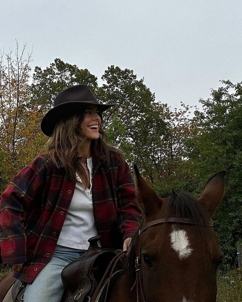 Caffeinatedcowgorl Outfits, Old Money Country Aesthetic, Country Esthetics, American Woman Aesthetic, Warm Cowgirl Outfits, Olivia Bradstreet, Country Outfits For Winter, Granola Cowgirl Aesthetic, Caffeinated Cowgirl