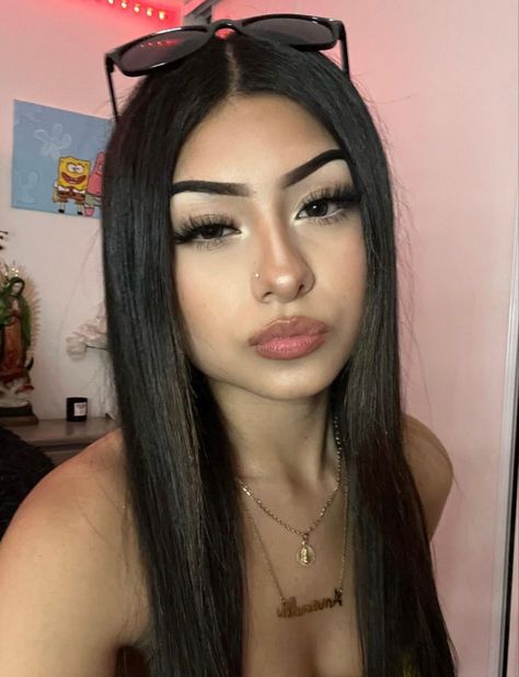 Emo Latina Makeup, Latin Makeup, Mexican Makeup, Latina Makeup Looks, Latina Hair, Makeup Cute, Latina Makeup, Zara Drip, Cute Eyeshadow Looks