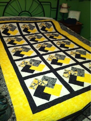 Card Trick Quilt Pattern, Card Trick Quilt, Hand Quilting Patterns, Big Block Quilts, Log Cabin Quilt Blocks, Jelly Roll Quilt Patterns, Homemade Quilts, Yellow Quilts, Quilt Square Patterns