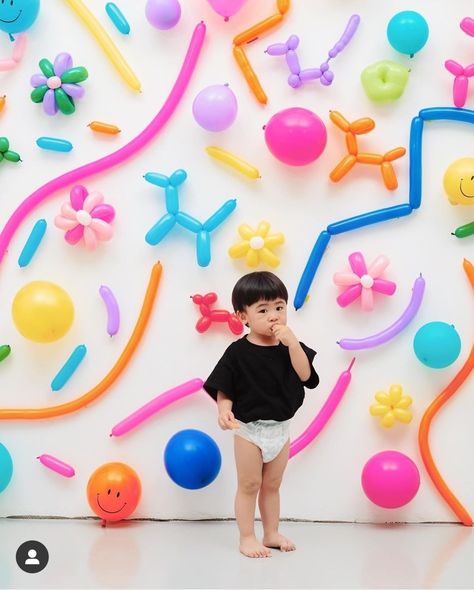 Party Decor Not Balloons, Non Balloon Decorations, Bright Color Birthday Party, Colorful Birthday Party Ideas, Simple Balloon Decorations, Minimalist Birthday Decor, One Is Fun, Home Decor Ideas Kitchen, Wallpapers Home