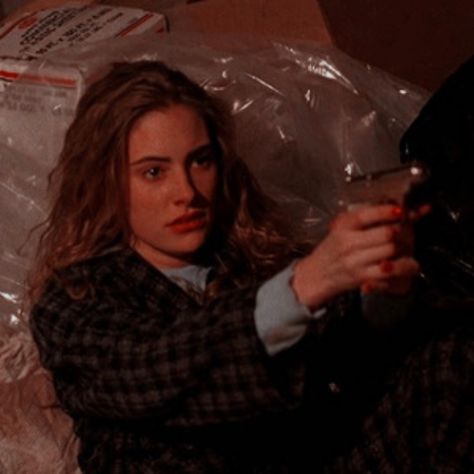 Twin Peaks Women, Twin Peaks Profile Picture, Shelly Johnson Twin Peaks, Shelly Twin Peaks, Slasher Oc, Shelly Johnson, Fnaf Story, Twin Peaks Girls, Innocence Lost