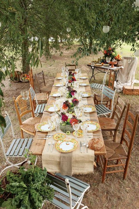 diy-projects-for-outdoor-party Outdoor Dinner Parties, Outdoor Dinner, Table Art, Garden Parties, Al Fresco Dining, Garden Cottage, Outdoor Party, Country Chic, Rehearsal Dinner