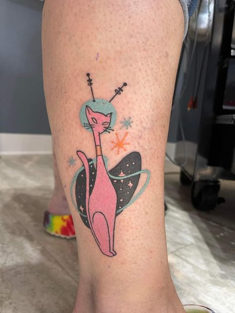 Mid Century Modern Tattoos, Jetsons Tattoo, Mid Century Modern Tattoo Ideas, Mid Century Modern Tattoo, Mid Century Tattoo, Mid Century Cat, Theme Tattoo, Cat Plants, Hand Pillow