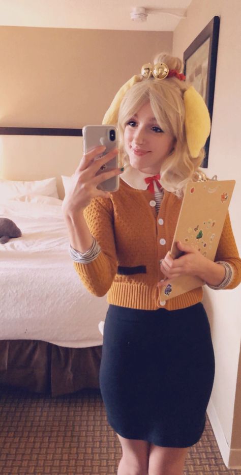 Isabelle Halloween Costume, Isabelle Animal Crossing Halloween Costume, Acnh Costume Halloween, Tom Nook And Isabelle Costume, Isabelle Acnh Cosplay, Isabelle Animal Crossing Costume, Isabelle Animal Crossing Cosplay, Animal Crossing Halloween Costume, Animal Crossing Costume