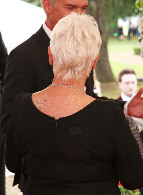 Judy Dench Hair, Judy Dench, 81st Birthday, Short White Hair, Fall Winter Hair Color, Judi Dench, Winter Hair Color, Aging Gracefully, Winter Hairstyles