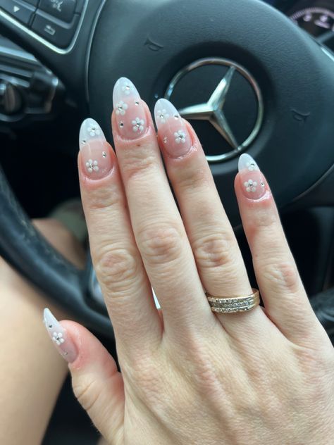 White Oval Nails With Flowers, White Nail Inspo With Gems, Nails With Rhinestone Flowers, Summer Rhinestone Nails, Nails W Gems Simple, Cute Acrylic Nail Designs With Gems, Nails Whit Rhinestones, Blue Almond Nails With Rhinestones, Nail Designs With Jewels Rhinestones