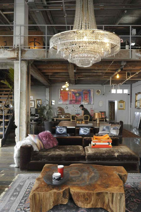 68 Living Rooms Infused with Industrial-Glam Boldness and Sophistication How To Design Studio Apartment, Warehouse Turned Home, Girly Industrial Decor, Art Deco Meets Boho, Loft Aesthetic Room, Industrial Space Design, Colourful Industrial Interior, Decorating Brick Wall, Industrial Room Decor