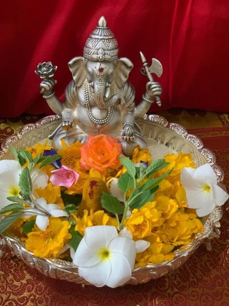 Silver Ganpati Murti, साईं बाबा, Lakshmi Statue, Ganesh Chaturthi Decoration, Ganpati Bappa Wallpapers, Ganapati Decoration, Shri Ganesh Images, Diwali Decorations At Home, Baby Ganesha