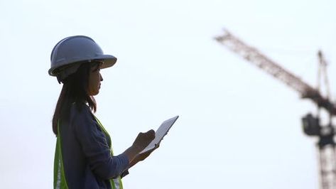 Women Working Construction, Woman In Construction, Woman Civil Engineer, Civil Engineering Girl, Civil Engineering Wallpaper Aesthetic Girl, Women In Construction Industry, Wallpaper For Civil Engineer, Women Manifestation, Engineer Girl