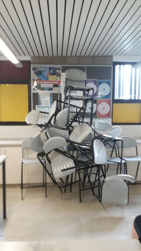 highschool teacher inspo classroom aesthetic design Messy Classroom Aesthetic, Messy Classroom, High School Teacher Aesthetic, Classroom Design Ideas, Teacher Core, Highschool Teacher, Classroom Aesthetic, Teacher Aesthetic, Bad Teacher