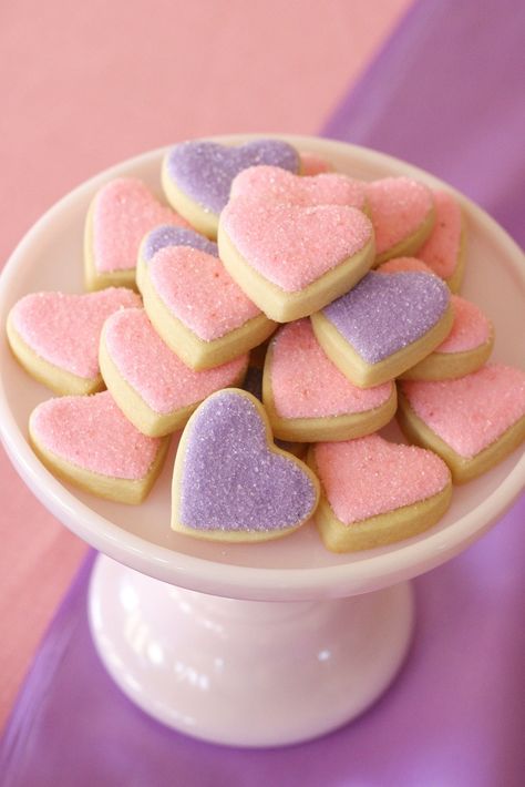 4 Ways to Style a Pink Wedding - to see more: http://www.theperfectpalette.com/ - color ideas for weddings! Purple Princess Party, Bowie Birthday, Glitter Wallpaper Iphone, Purple Cookies, Doc Mcstuffins Birthday Party, Princess Tea Party, Heart Shaped Cookies, Purple Birthday, Heart Cookies