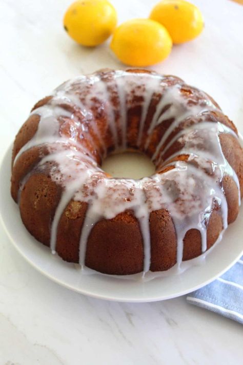 Meyer Lemon cake, perfect cake for an afternoon tea or coffee!! #cake, #lemon, #mediterraneanlatinloveaffair Myer Lemon Recipes, Meyer Lemon Cake, Lemon Bundt Cake Recipe, Easy Cakes To Make, Lemon Bundt Cake, White Cakes, Bundt Cake Pan, Homemade Cake, Meyer Lemon