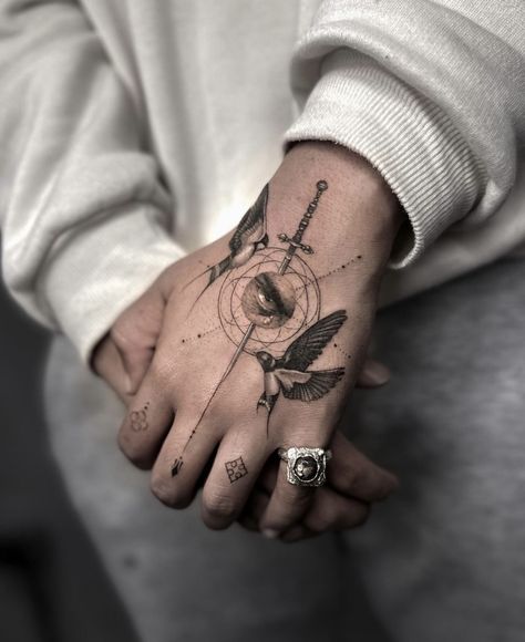 Bird Hand Tattoo, Hand And Finger Tattoos, Medusa Tattoo, Hand Tattoos For Women, Tatuaje A Color, Modern Tattoos, Small Tattoos For Guys, Line Work Tattoo, Hand Tattoos For Guys