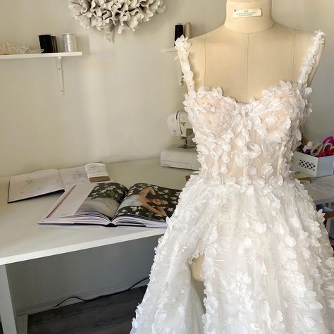 Wedding Dress Spaghetti Straps, Off White Wedding Dresses, Floral Lace Wedding Dress, Wedding Dress Guide, Dress Spaghetti Straps, Floral Wedding Dress, Wedding Dresses With Straps, Wedding Dresses Corset, Dream Wedding Ideas Dresses