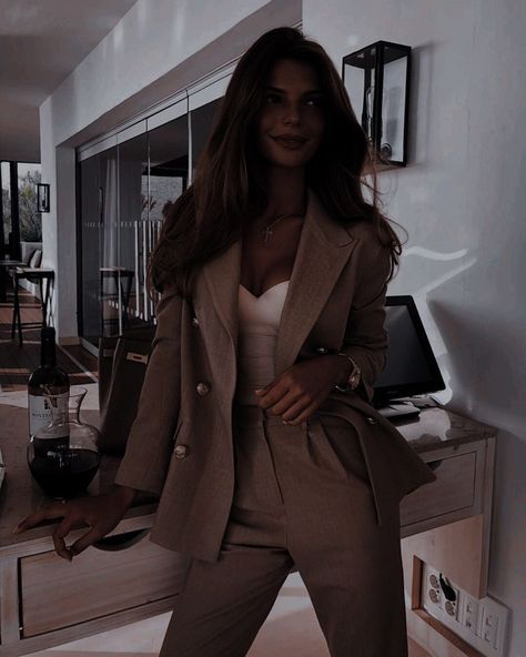 Lawyer Lifestyle, Lawyer Fits, Lawyer Aesthetic, Law Aesthetic, Lawyer Life, Stylish Office Wear, Future Lawyer, Lawyer Outfits, Business Dress Women