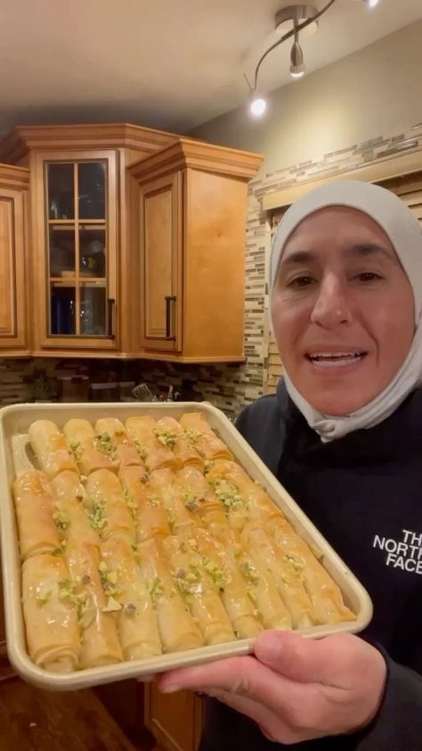 Ashta Recipe, Znoud El Sit, Ricotta Cheese Desserts, Middle Eastern Desserts, Zip Lock Bag, Piping Bag, Phyllo Dough, Middle Eastern Recipes, Ricotta Cheese