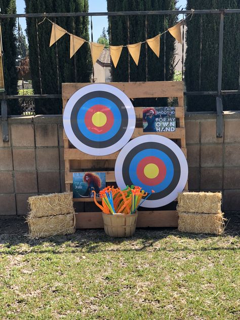 Medieval Times Party Ideas, Knights And Castles Party, Medieval Theme Party Games, Brave Birthday Party Decorations, Archery Themed Party, Dragon And Knight Birthday Party, Robin Hood Party Ideas, Merida Brave Party, Legend Of Zelda Birthday Party Decorations