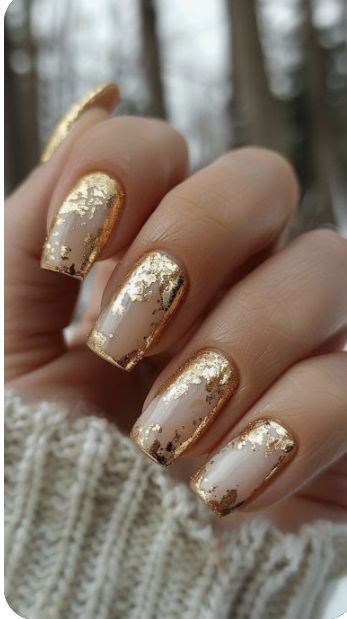 Fall Nails With Gold Flakes, Fresh Nail Designs, Gold French Tips, Golden Nails Designs, Gold Holiday Nails, Gold Foil Nails, September Nail Ideas, Gold Accent Nail, White Nails With Gold