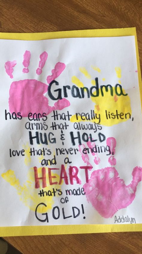 Fantastic Mothers Day ideas Crafts For Grandma, Diy Gifts For Grandma, Grandparents Day Crafts, Grandma Birthday Card, Free Birthday Card, Birthday Gifts For Grandma, Mothers Day Crafts For Kids, Handprint Crafts, Birthday Crafts