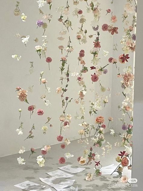 Photo Wall Bridal Shower Ideas, Dainty Party Theme, Spring Bridal Shower Backdrop, Floating Flower Wall Backdrop, Bach Backdrops, Diy Flower Curtain Backdrop, Floating Flower Backdrop Diy, Diy Floating Flower Wall, Wildflower Photo Backdrop