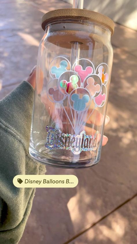 Aesthetic Iced Coffee, Glass Tumbler Design, Coffee Cups Diy, Beer Glass Can, Disney Balloons, Trendy Water Bottles, Disney Cups, Personalized Starbucks Cup, Cute Coffee Cups