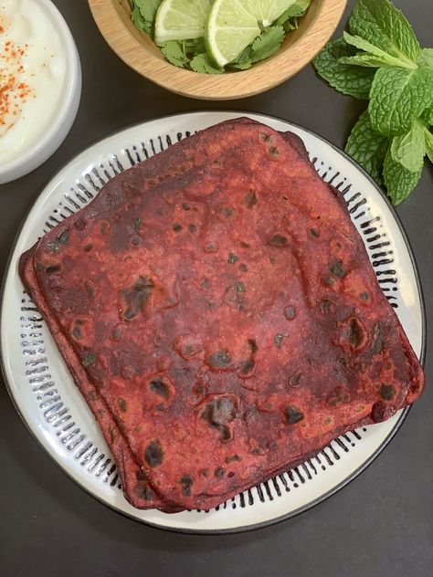 Indian Paratha, Chapati Recipe, Sandwich Recipes Indian, Beetroot Benefits, Chapati Recipes, Desi Recipes, Veg Sandwich, Beetroot Recipes, Indian Flat Bread